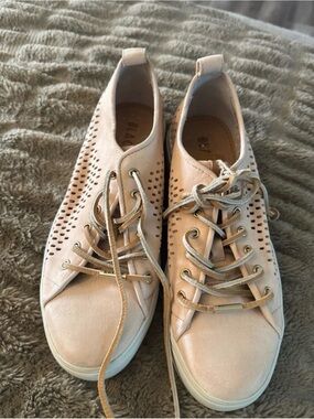 Blackstone Women's Perforated Lace-Up Sneakers in Light Pink US Size 8 NWOT